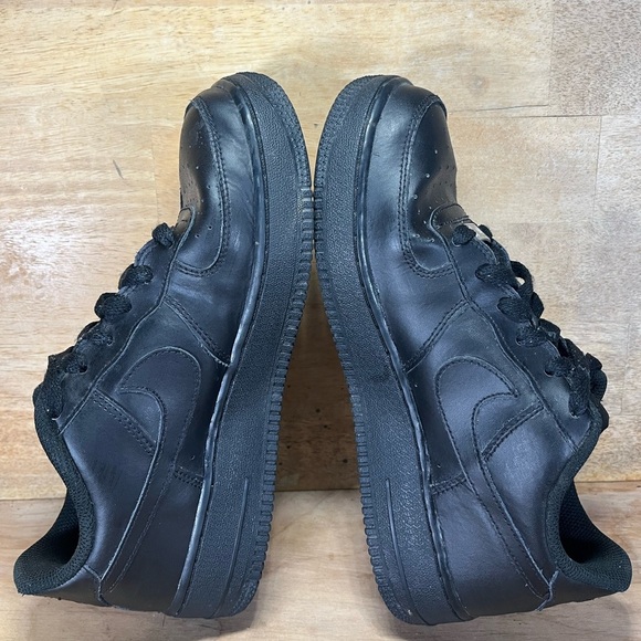 Nike Air Force 1 One Low Womens Size 8.5 (7Y) Shoes Sneakers Triple Black - Picture 6 of 10